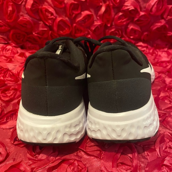 WOMEN'S NIKE REVOLUTION 5 RUNNING SHOES - Picture 6 of 8